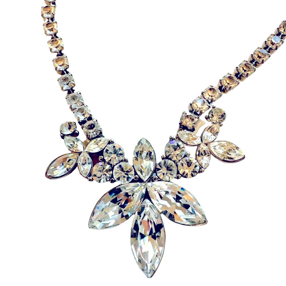 Brilliant Vintage Monet Lariat Rhinestone Necklace. 20 inches. EUC. - Picture 2 of 5